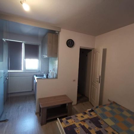 Holidays Inn Studio Bukares Bagian luar foto