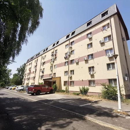 Holidays Inn Studio Bukares Bagian luar foto