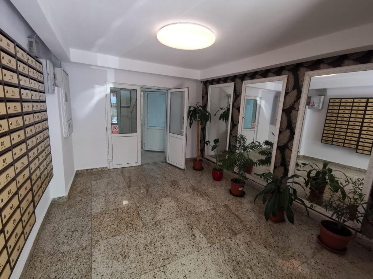 Holidays Inn Studio Bukares Bagian luar foto