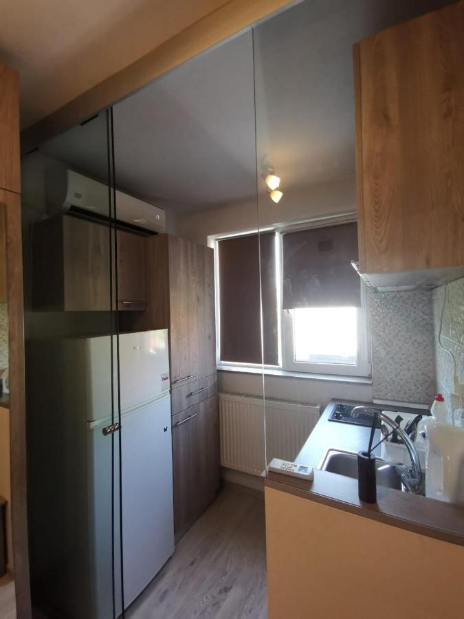 Holidays Inn Studio Bukares Bagian luar foto